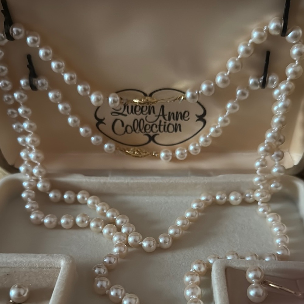 Queen Anne Collection Pearl set